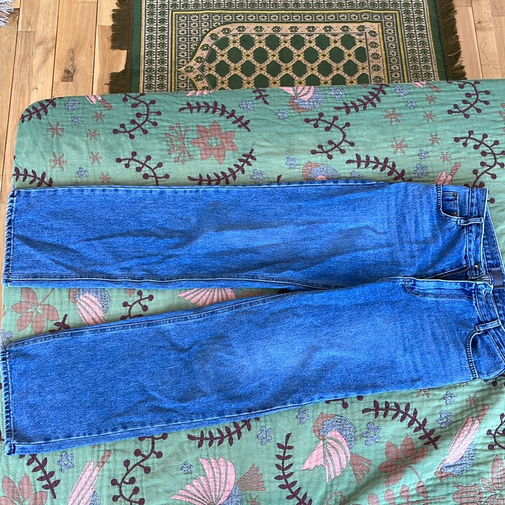 Straight Leg Women's Jeans in Medium Blue - Picture 4 of 4